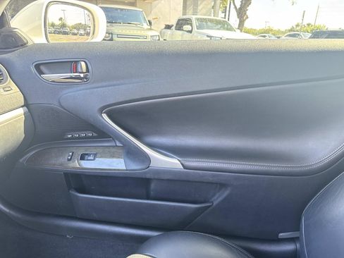 Used 2014 Lexus IS 250C w/ Luxury Package RWD image 16