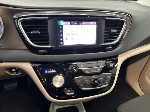 Used 2024 Chrysler Voyager LX image 30