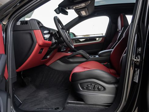 Certified 2026 Porsche Cayenne E-Hybrid Coupe AWD/4WD image 22