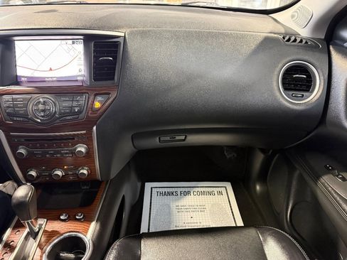 Used 2020 Nissan Pathfinder Platinum image 21
