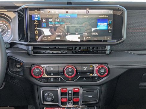 Used 2025 Jeep Gladiator Rubicon image 17