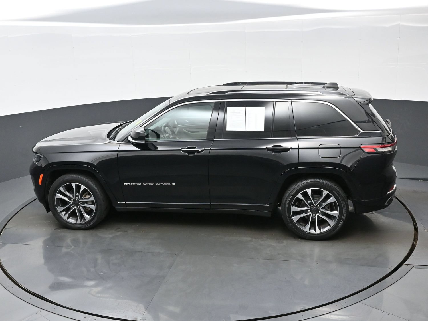 Used 2022 Jeep Grand Cherokee Overland AWD/4WD image 38