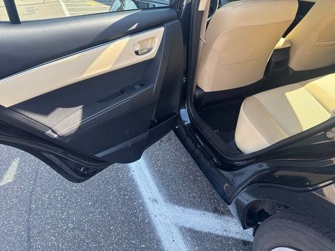 Used 2019 Toyota Corolla LE FWD image 18