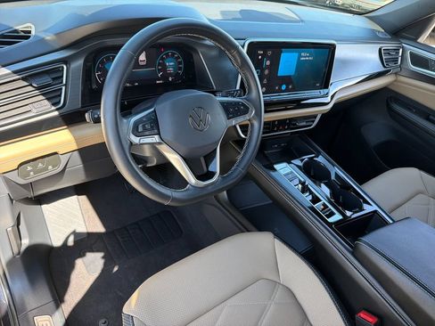 Certified 2024 Volkswagen Atlas Cross Sport SE FWD image 8