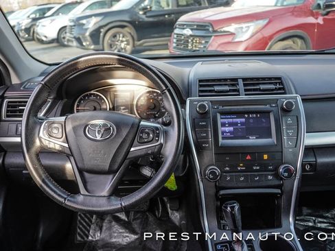 Used 2016 Toyota Camry SE image 2