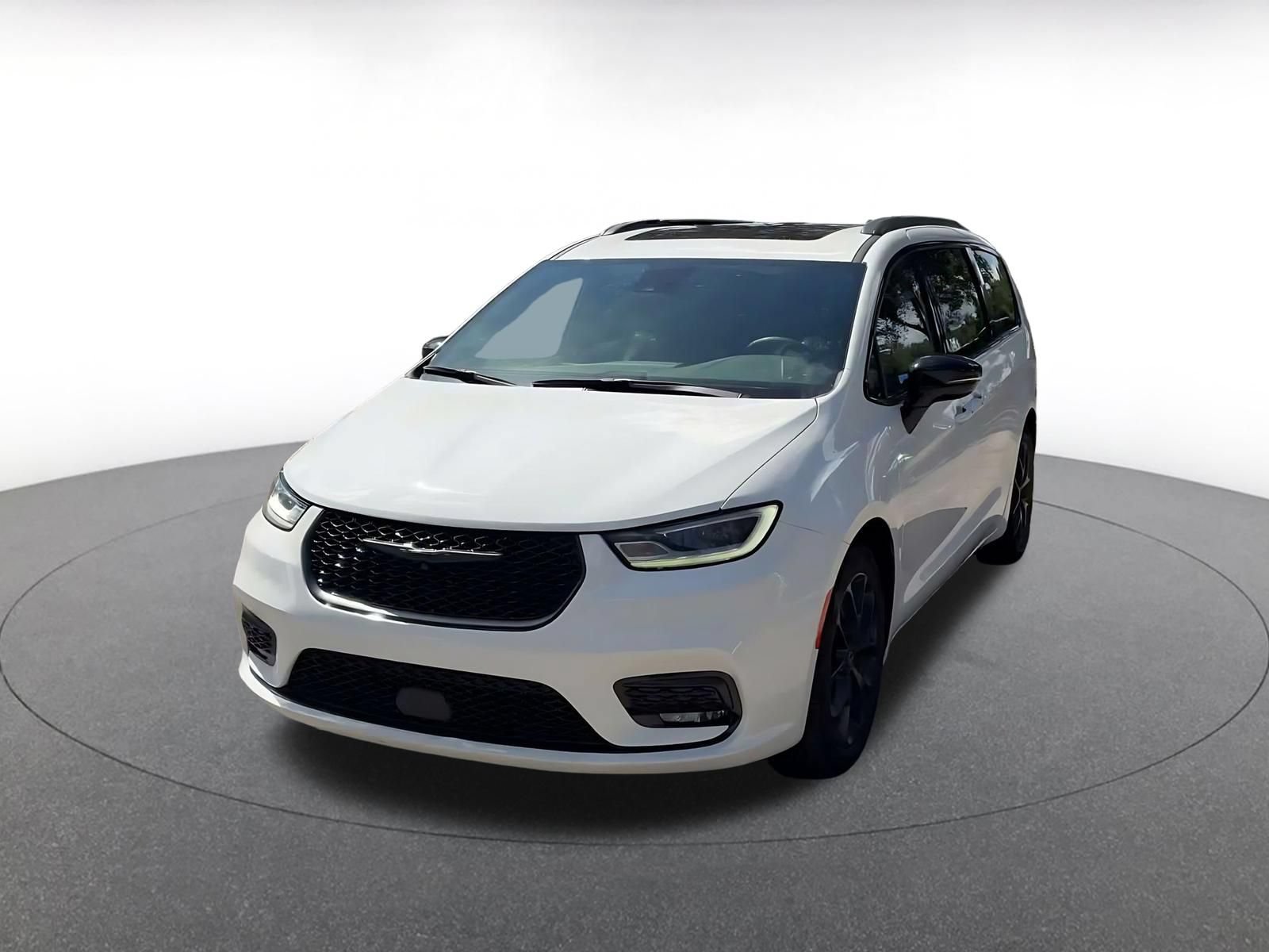 Used 2025 Chrysler Pacifica Limited FWD image 6