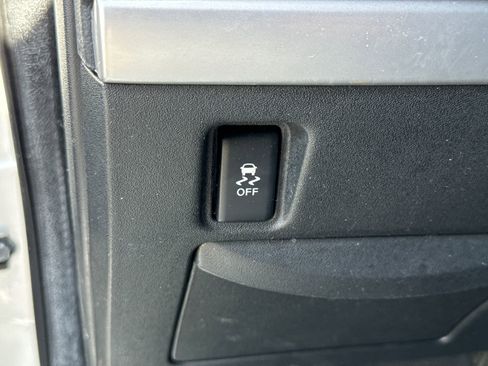 Used 2012 Nissan Sentra 2.0 SR w/ Special Edition Pkg image 17