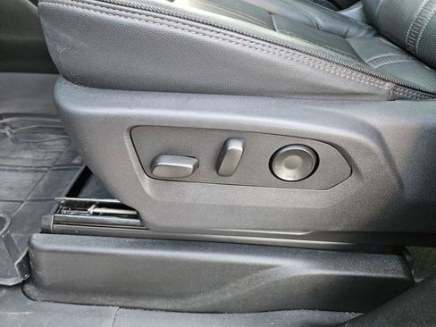 Used 2025 Chevrolet Tahoe High Country image 23