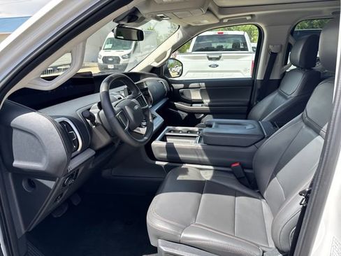 Used 2025 Ford Expedition Active AWD/4WD image 9