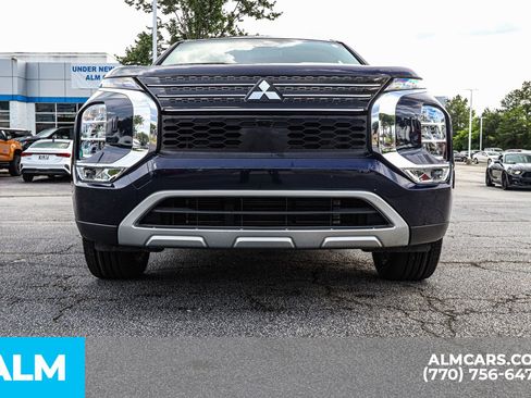 Used 2023 Mitsubishi Outlander SE image 12