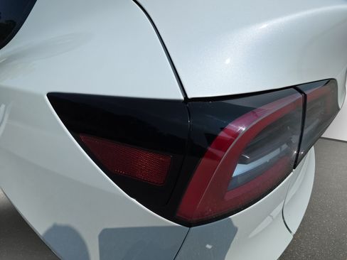 Used 2023 Tesla Model Y Long Range AWD/4WD image 37