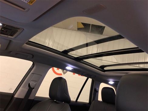 Used 2025 Toyota Grand Highlander AWD image 25