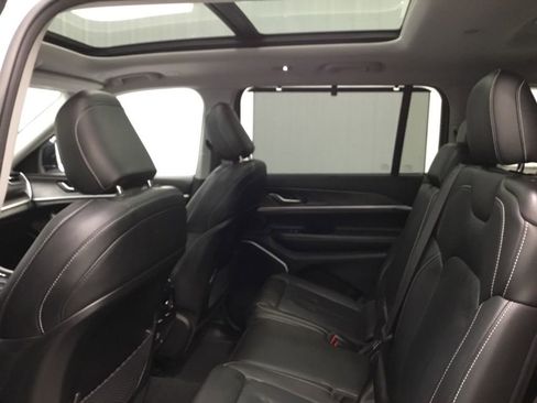 Used 2022 Jeep Grand Cherokee L Limited w/ Luxury Tech Group II image 13