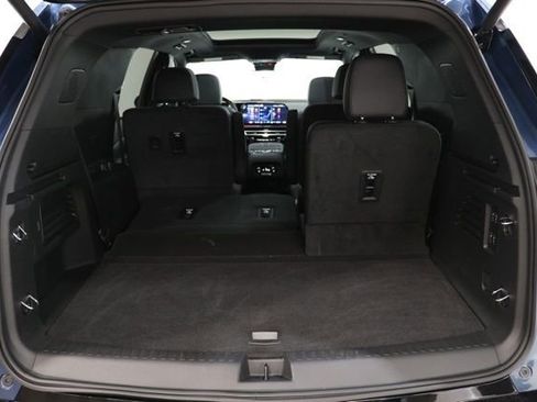 Used 2025 Chevrolet Traverse RS w/ LPO, Floor Liner Package FWD image 37