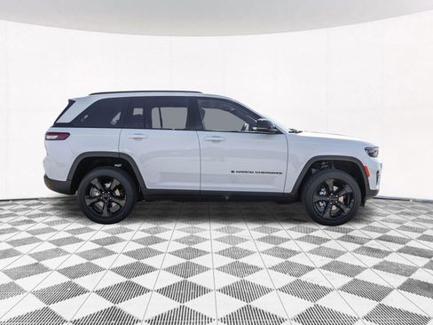 New 2025 Jeep Grand Cherokee Altitude AWD/4WD image 15