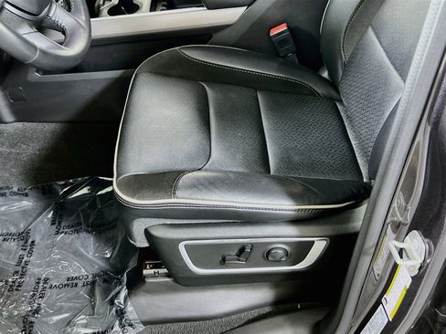 Used 2023 RAM 1500 Laramie AWD/4WD image 19