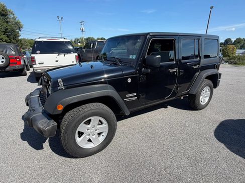 Used 2018 Jeep Wrangler Unlimited Sport w/ Connectivity Group AWD/4WD image 6