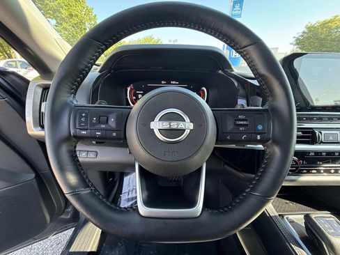 Used 2023 Nissan Pathfinder Platinum w/ Lighting Package (N93) AWD/4WD image 10