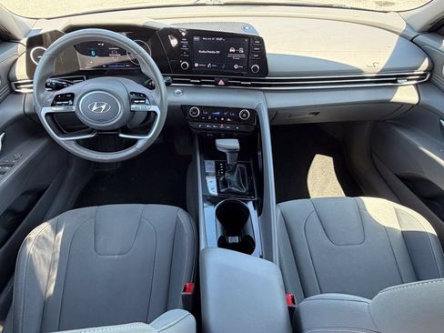 Used 2022 Hyundai Elantra SEL w/ Convenience + Premium Package FWD image 13