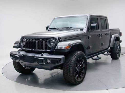 Used 2025 Jeep Gladiator Sport AWD/4WD image 1