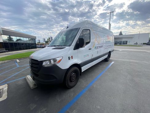 Used 2024 Mercedes-Benz Sprinter 3500 image 3