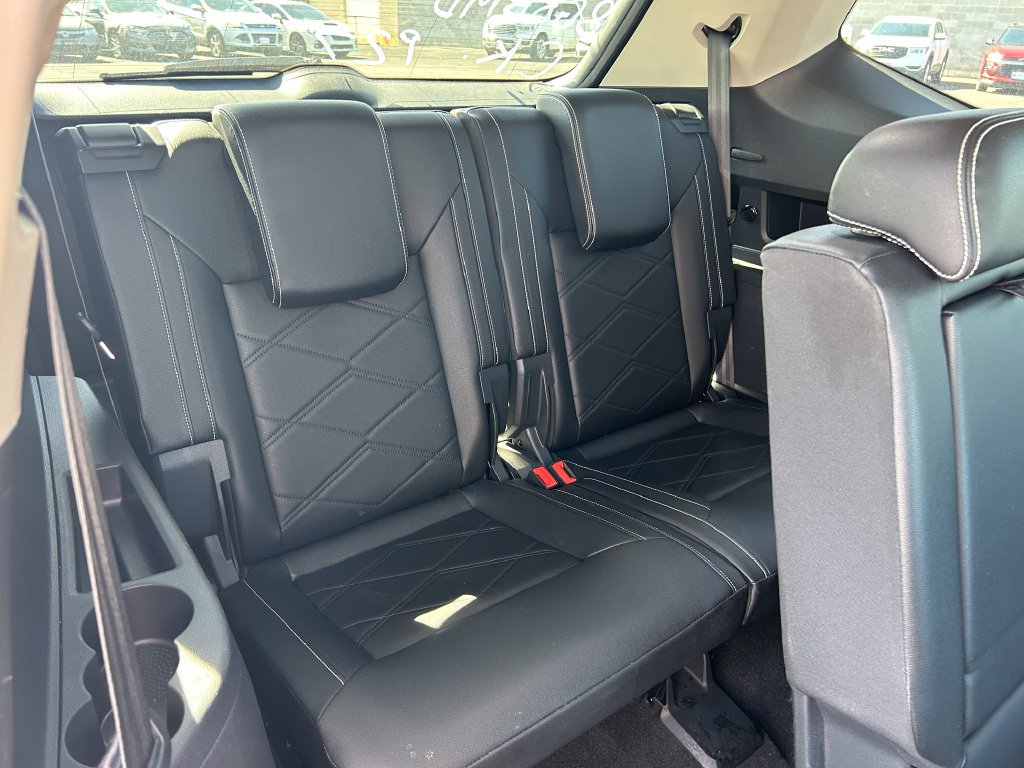 Used 2025 Volkswagen Atlas SE AWD/4WD image 36
