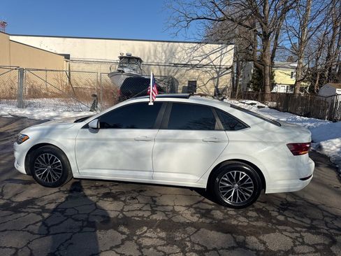 Used 2019 Volkswagen Jetta SE w/ Cold Weather Package image 24