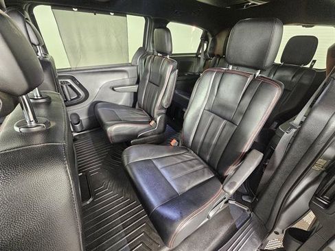 Used 2019 Dodge Grand Caravan GT image 23