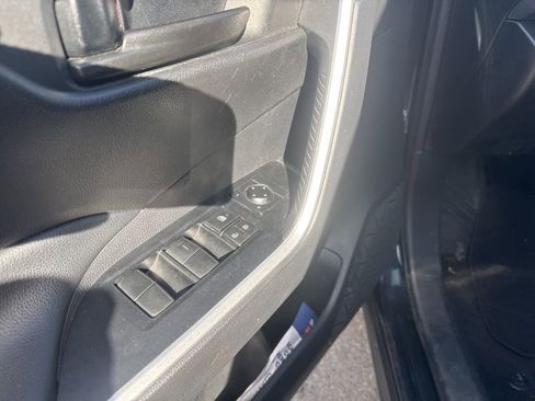 Used 2021 Toyota RAV4 LE image 7