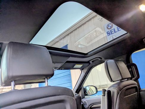 Used 2017 Land Rover Discovery HSE Luxury image 7