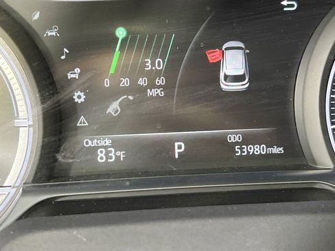 Used 2022 Toyota Venza XLE image 12