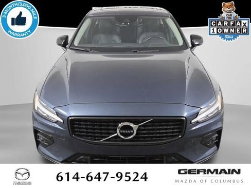 Used 2022 Volvo S60 B5 Momentum image 3