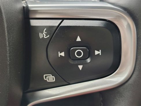 Certified 2025 Volvo XC40 B5 Plus image 15