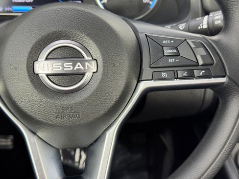 Used 2025 Nissan Leaf S image 20