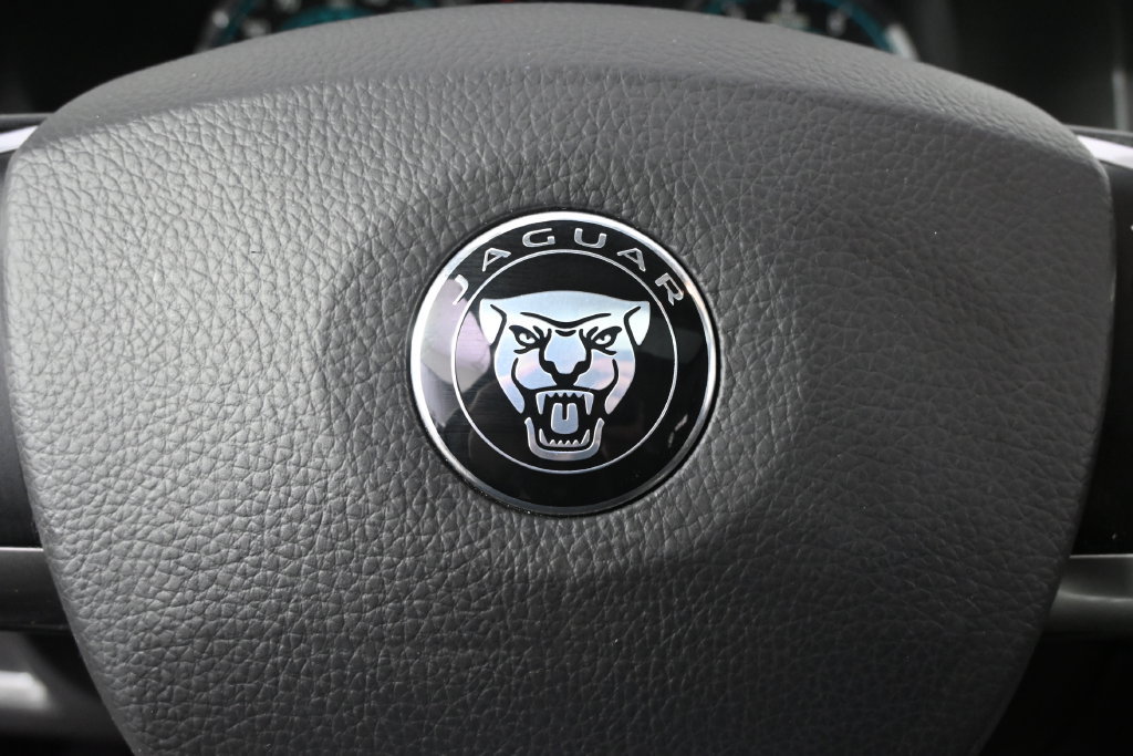 Used 2014 Jaguar XF Supercharged RWD image 35