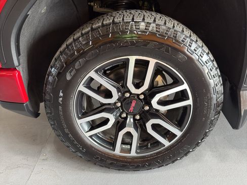 Used 2025 GMC Sierra 1500 AT4 w/ AT4 Premium Package AWD/4WD image 9