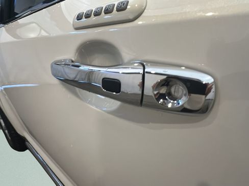 Used 2012 Lincoln MKX AWD image 5