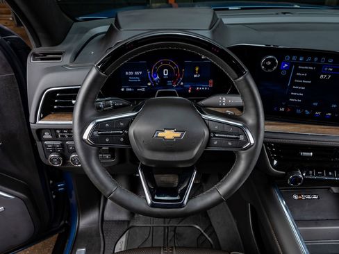 Used 2025 Chevrolet Suburban High Country image 19