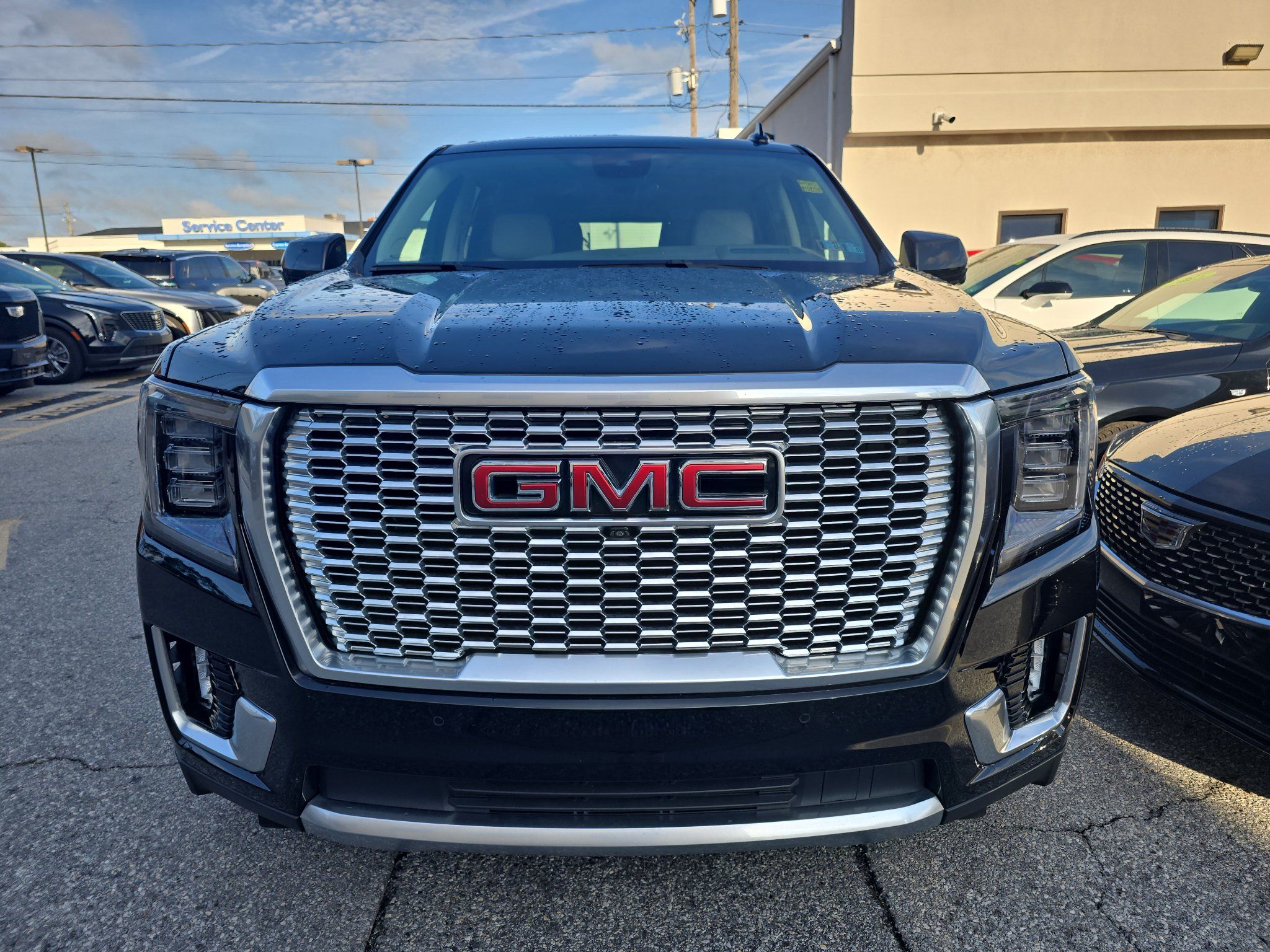 Used 2023 GMC Yukon Denali w/ Denali Reserve Package AWD/4WD image 3