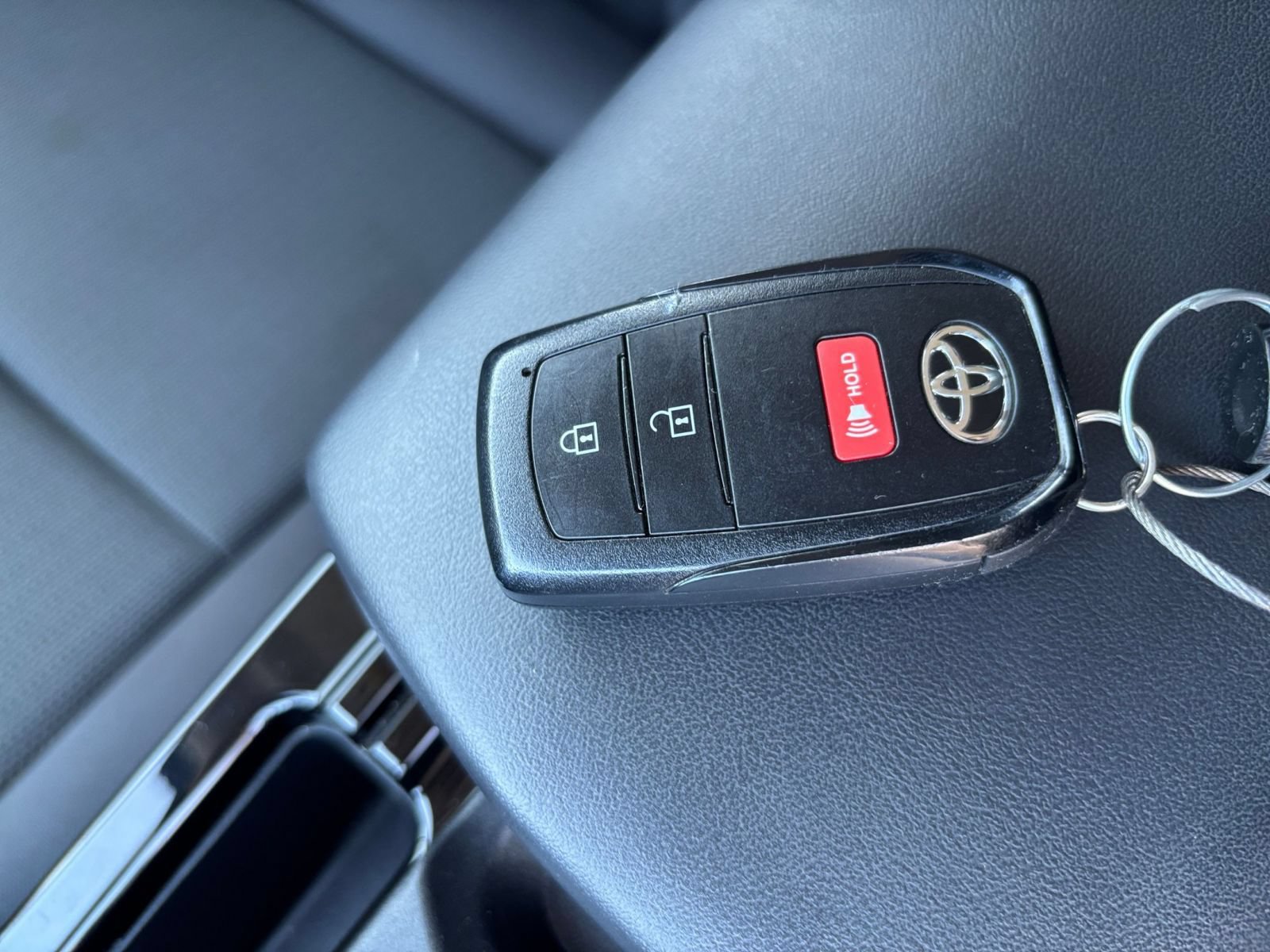 Used 2025 Toyota Prius LE FWD image 21