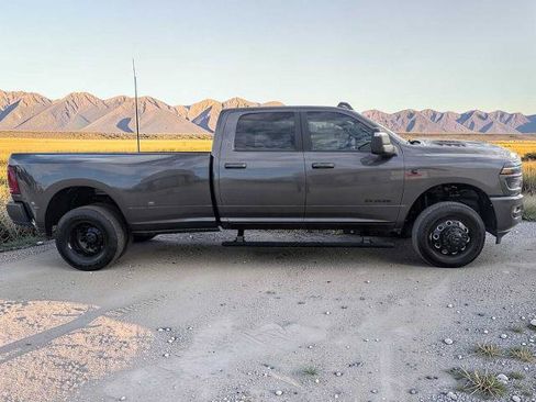 Used 2026 RAM 3500 Laramie AWD/4WD image 7