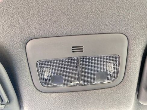 Used 2011 Toyota Yaris Base image 15