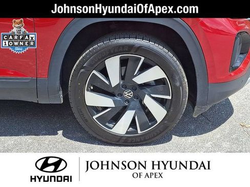 Used 2024 Volkswagen Atlas Cross Sport SE w/ Panoramic Sunroof Package FWD image 30