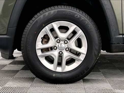 Used 2018 Jeep Compass Sport w/ Cold Weather Group AWD/4WD image 10