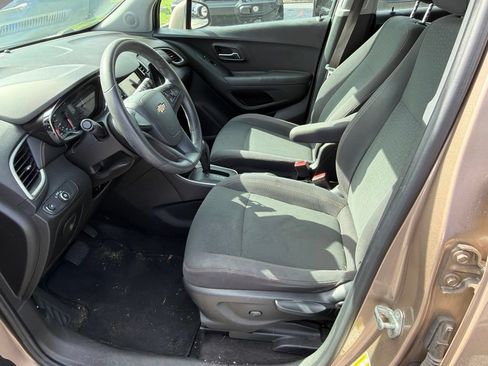 Used 2018 Chevrolet Trax LS FWD image 4