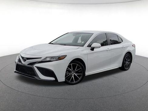 Used 2023 Toyota Camry SE FWD image 1