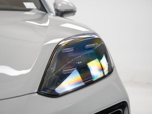 Certified 2025 Porsche Cayenne S image 7