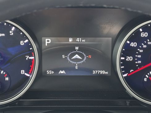 Used 2024 Kia Carnival EX image 25