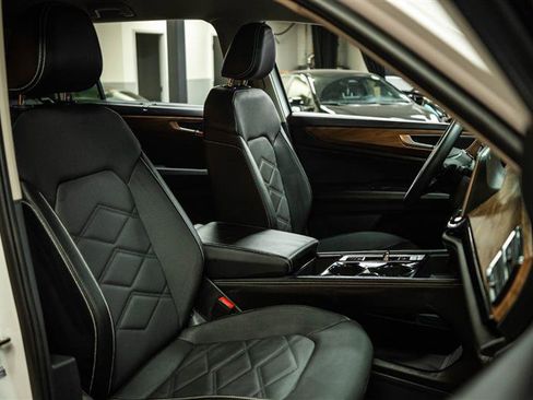 Used 2024 Volkswagen Atlas SE image 16