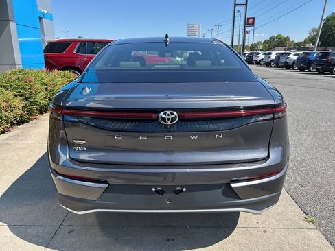 Used 2023 Toyota Crown XLE image 7